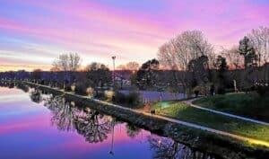 découvrez les meilleures offres d'airbnb à quimper, une charmante ville bretonne. profitez d'un séjour inoubliable avec des logements uniques, près des sites touristiques, de la gastronomie locale et de la culture bretonne.