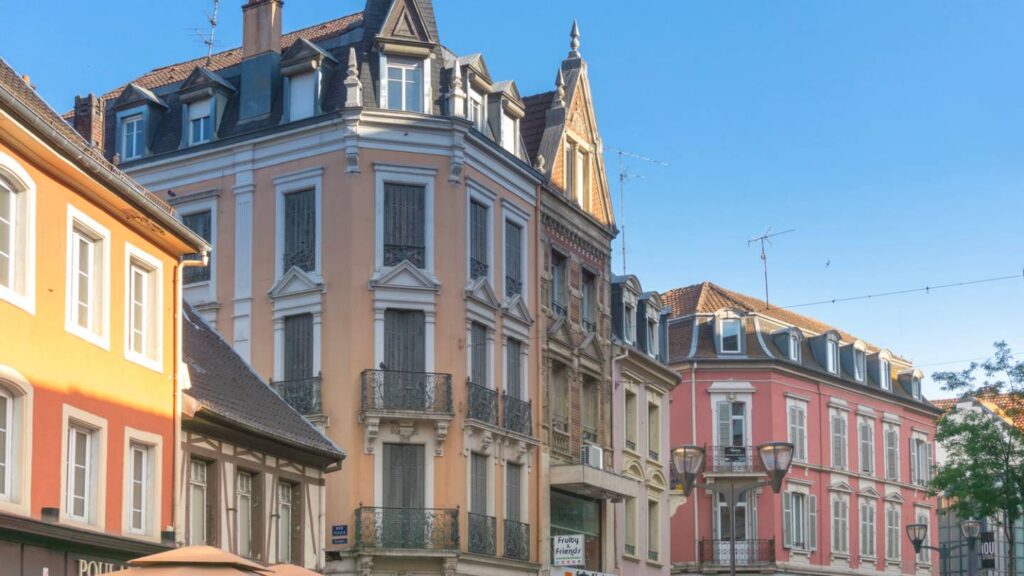 découvrez notre sélection de propriétés à mulhouse adaptées aux budgets smic. trouvez votre futur chez-vous dans cette ville dynamique, alliant charmantes maisons et appartements accessibles, le tout dans un cadre de vie agréable et pratique.