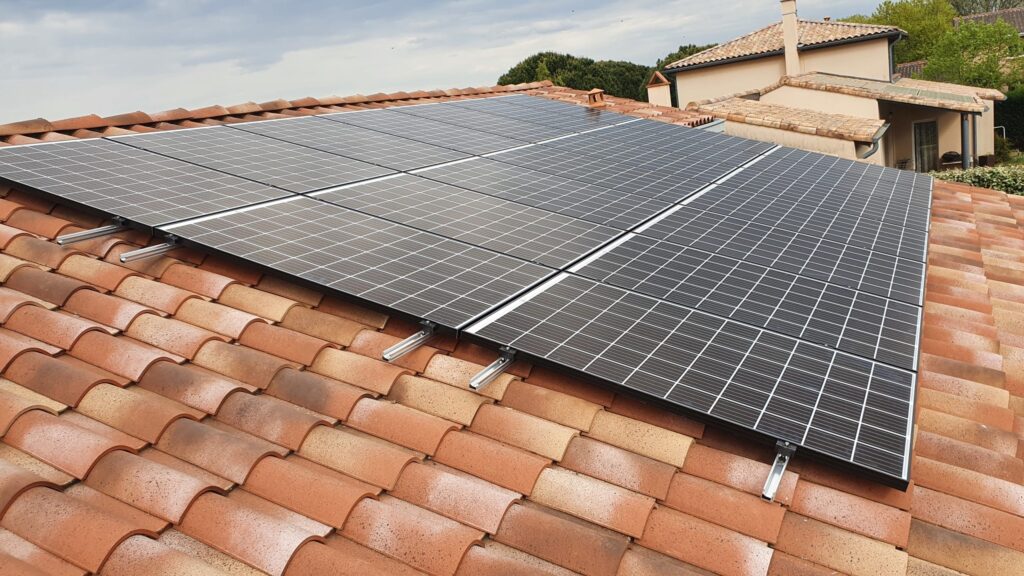 découvrez comment les panneaux solaires transforment la lumière du soleil en électricité pour réduire vos factures d'énergie et contribuer à un avenir durable. explorez les avantages, l'installation et les options disponibles pour optimiser votre consommation énergétique grâce à l'énergie solaire.
