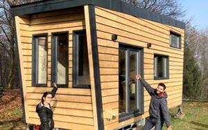 découvrez l'attrait unique des tiny houses, ces maisons miniatures qui allient confort, écologie et design. apprenez comment ces habitations innovantes redéfinissent le mode de vie moderne en favorisant la simplicité et la durabilité.