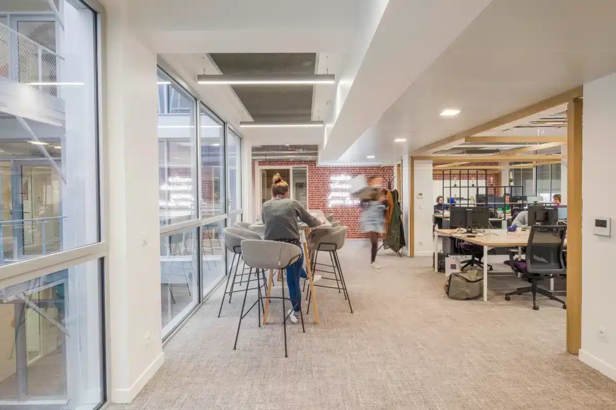 Flex office : comment les entreprises redéfinissent la location de bureaux en 2025